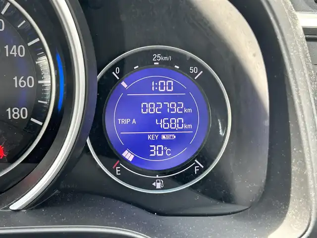 ホンダ フィット 13G Fパッケージ 静岡県 2014(平26)年 8.3万km シルバー ユーザー買取車両/ワンオーナー/バックセンサー/プッシュスタート/アイドリングストップ/横滑り防止/スペアキー