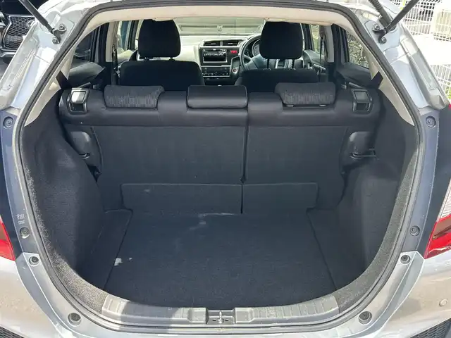 ホンダ フィット 13G Fパッケージ 静岡県 2014(平26)年 8.3万km シルバー ユーザー買取車両/ワンオーナー/バックセンサー/プッシュスタート/アイドリングストップ/横滑り防止/スペアキー