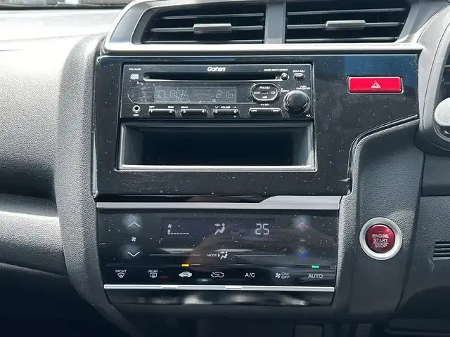 ホンダ フィット 13G Fパッケージ 静岡県 2014(平26)年 8.3万km シルバー ユーザー買取車両/ワンオーナー/バックセンサー/プッシュスタート/アイドリングストップ/横滑り防止/スペアキー