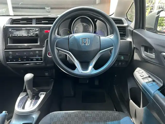 ホンダ フィット 13G Fパッケージ 静岡県 2014(平26)年 8.3万km シルバー ユーザー買取車両/ワンオーナー/バックセンサー/プッシュスタート/アイドリングストップ/横滑り防止/スペアキー