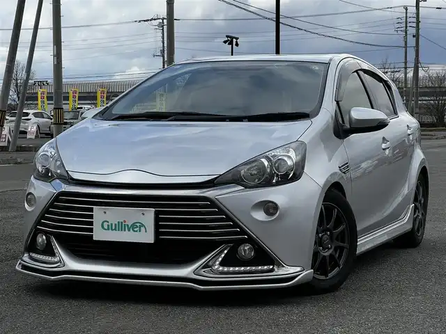 トヨタ アクア G G’s 道央・札幌 2015(平27)年 13.4万km シルバーM 寒冷地仕様/社外メモリーナビ/AM/FM/BT/CD/DVD/SD/フルセグ/横滑り防止装置/バックカメラ/ビルトインETC/ドライブレコーダー/アイドリングストップ/ワイパーデアイサー/ECOMODE/EVMODE/前席シートヒーター/ハーフレザーシート/革巻きステアリング/ステアリングリモコン/プッシュスタート/スマートキー/LEDヘッドライト/オートライト/フォグランプ/電動格納ミラー/ウィンカーミラー/純正フロアマット/ドアバイザー/スペアキー/純正エンジンスターター