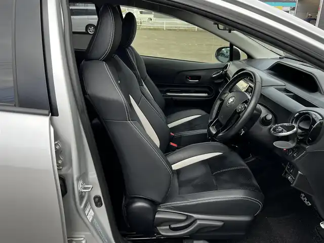 トヨタ アクア G G’s 道央・札幌 2015(平27)年 13.4万km シルバーM 寒冷地仕様/社外メモリーナビ/AM/FM/BT/CD/DVD/SD/フルセグ/横滑り防止装置/バックカメラ/ビルトインETC/ドライブレコーダー/アイドリングストップ/ワイパーデアイサー/ECOMODE/EVMODE/前席シートヒーター/ハーフレザーシート/革巻きステアリング/ステアリングリモコン/プッシュスタート/スマートキー/LEDヘッドライト/オートライト/フォグランプ/電動格納ミラー/ウィンカーミラー/純正フロアマット/ドアバイザー/スペアキー/純正エンジンスターター