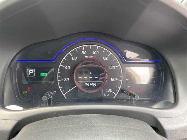 日産 ノート e－パワー ニスモ 愛媛県 2020(令2)年 6万km ダークメタルグレー プッシュスタート/純正メモリナビ（AM/FM/CD/SD/USB/ワンセグTV)/AAC/横滑り防止装置/レーンキープアシスト/純正アルミホイール/コーナーセンサー/オートライト/ニスモ専用シート