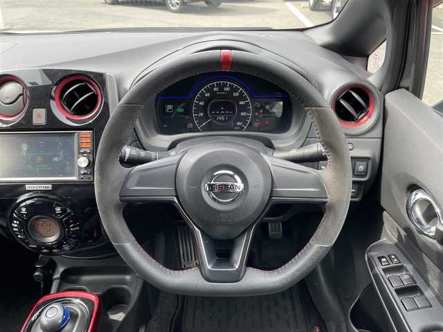日産 ノート e－パワー ニスモ 愛媛県 2020(令2)年 6万km ダークメタルグレー プッシュスタート/純正メモリナビ（AM/FM/CD/SD/USB/ワンセグTV)/AAC/横滑り防止装置/レーンキープアシスト/純正アルミホイール/コーナーセンサー/オートライト/ニスモ専用シート