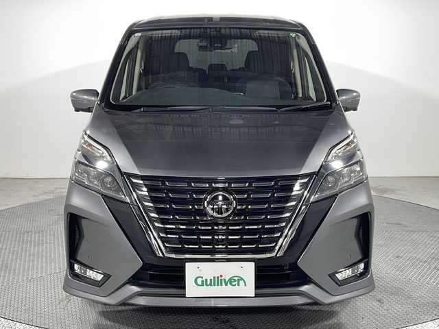 日産 セレナ ハイウェイスター V 広島県 2020(令2)年 2.7万km ダークメタルグレー 純正１０型ナビ/Blu-ray/ホールド機能付電動パーキングブレーキ/後席フリップダウンモニター/パーキングアシスト/プロパイロット/両側パワースライドドア(ハンズフリー機能付)/ブラインドスポットモニター/オートマチックハイビーム/コーナーセンサー/ドラレコ/ＥＴＣ/フォグランプ/衝突軽減/レーンキープ/踏み間違い防止/純正１６インチアルミホイール(185/60/R16)/エアバッグ(運転席/助手席/サイド/カーテン)