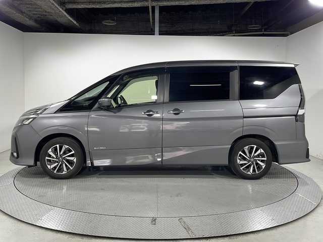 日産 セレナ ハイウェイスター V 広島県 2020(令2)年 2.7万km ダークメタルグレー 純正１０型ナビ/Blu-ray/ホールド機能付電動パーキングブレーキ/後席フリップダウンモニター/パーキングアシスト/プロパイロット/両側パワースライドドア(ハンズフリー機能付)/ブラインドスポットモニター/オートマチックハイビーム/コーナーセンサー/ドラレコ/ＥＴＣ/フォグランプ/衝突軽減/レーンキープ/踏み間違い防止/純正１６インチアルミホイール(185/60/R16)/エアバッグ(運転席/助手席/サイド/カーテン)