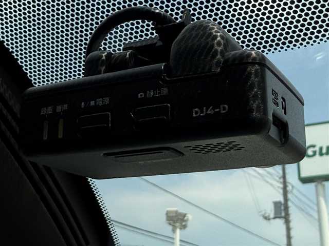 日産 セレナ ハイウェイスター V 千葉県 2020(令2)年 2万km ブリリアントホワイトパール 純正SDナビ/　(フルセグTV/CD/DVD/Bluetooth)/アラウンドビューモニター/両側パワースライドドア/HKSマフラー/前後コーナーセンサー/レーダークルーズコントロール/パーキングアシスト/ブラインドスポットモニター/ドライブレコーダー/ETC/純正LEDヘッドライト/純正フロアマット/オートライト/プッシュエンジンスタート/スマートキー
