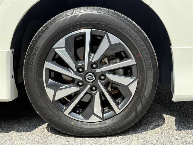 日産 セレナ ハイウェイスター V 千葉県 2020(令2)年 2万km ブリリアントホワイトパール 純正SDナビ/　(フルセグTV/CD/DVD/Bluetooth)/アラウンドビューモニター/両側パワースライドドア/HKSマフラー/前後コーナーセンサー/レーダークルーズコントロール/パーキングアシスト/ブラインドスポットモニター/ドライブレコーダー/ETC/純正LEDヘッドライト/純正フロアマット/オートライト/プッシュエンジンスタート/スマートキー