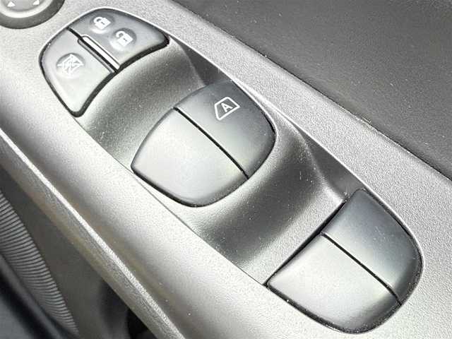 日産 セレナ ハイウェイスター V 千葉県 2020(令2)年 2万km ブリリアントホワイトパール 純正SDナビ/　(フルセグTV/CD/DVD/Bluetooth)/アラウンドビューモニター/両側パワースライドドア/HKSマフラー/前後コーナーセンサー/レーダークルーズコントロール/パーキングアシスト/ブラインドスポットモニター/ドライブレコーダー/ETC/純正LEDヘッドライト/純正フロアマット/オートライト/プッシュエンジンスタート/スマートキー