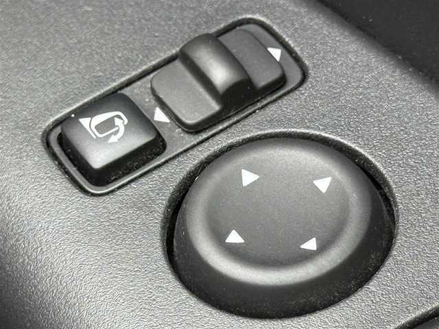 日産 セレナ ハイウェイスター V 千葉県 2020(令2)年 2万km ブリリアントホワイトパール 純正SDナビ/　(フルセグTV/CD/DVD/Bluetooth)/アラウンドビューモニター/両側パワースライドドア/HKSマフラー/前後コーナーセンサー/レーダークルーズコントロール/パーキングアシスト/ブラインドスポットモニター/ドライブレコーダー/ETC/純正LEDヘッドライト/純正フロアマット/オートライト/プッシュエンジンスタート/スマートキー