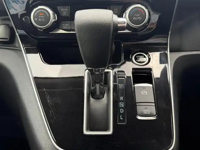 日産 セレナ ハイウェイスター V 千葉県 2020(令2)年 2万km ブリリアントホワイトパール 純正SDナビ/　(フルセグTV/CD/DVD/Bluetooth)/アラウンドビューモニター/両側パワースライドドア/HKSマフラー/前後コーナーセンサー/レーダークルーズコントロール/パーキングアシスト/ブラインドスポットモニター/ドライブレコーダー/ETC/純正LEDヘッドライト/純正フロアマット/オートライト/プッシュエンジンスタート/スマートキー