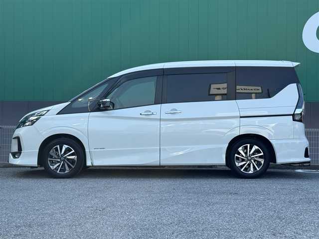 日産 セレナ ハイウェイスター V 千葉県 2020(令2)年 2万km ブリリアントホワイトパール 純正SDナビ/　(フルセグTV/CD/DVD/Bluetooth)/アラウンドビューモニター/両側パワースライドドア/HKSマフラー/前後コーナーセンサー/レーダークルーズコントロール/パーキングアシスト/ブラインドスポットモニター/ドライブレコーダー/ETC/純正LEDヘッドライト/純正フロアマット/オートライト/プッシュエンジンスタート/スマートキー