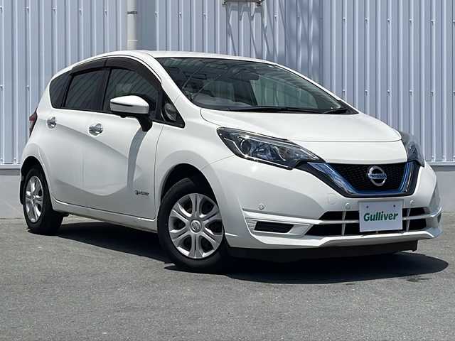 日産 ノート e－パワー X 三重県 2018(平30)年 3.3万km ホワイト 純正ナビ/純正デジタルインナーミラー/社外ドライブレコーダー/衝突軽減ブレーキ/レーンキープアシスト/スペアキー/スマートキー/LEDヘッドライト/オートライト/純正アルミホイールキャップ/電動格納ミラー/禁煙車