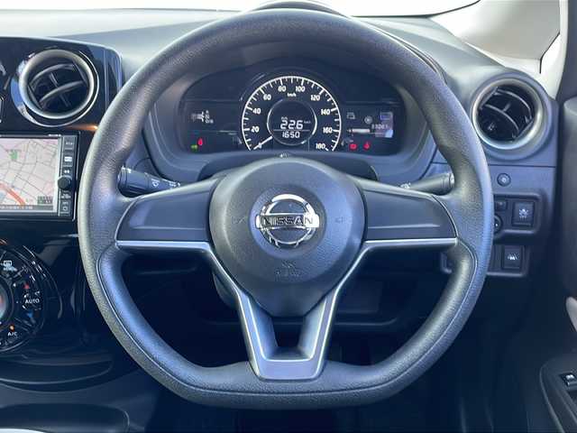 日産 ノート e－パワー X 三重県 2018(平30)年 3.3万km ホワイト 純正ナビ/純正デジタルインナーミラー/社外ドライブレコーダー/衝突軽減ブレーキ/レーンキープアシスト/スペアキー/スマートキー/LEDヘッドライト/オートライト/純正アルミホイールキャップ/電動格納ミラー/禁煙車