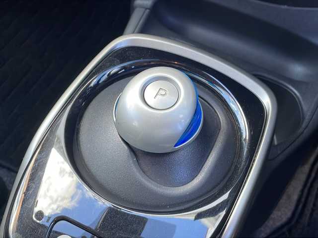 日産 ノート e－パワー X 三重県 2018(平30)年 3.3万km ホワイト 純正ナビ/純正デジタルインナーミラー/社外ドライブレコーダー/衝突軽減ブレーキ/レーンキープアシスト/スペアキー/スマートキー/LEDヘッドライト/オートライト/純正アルミホイールキャップ/電動格納ミラー/禁煙車