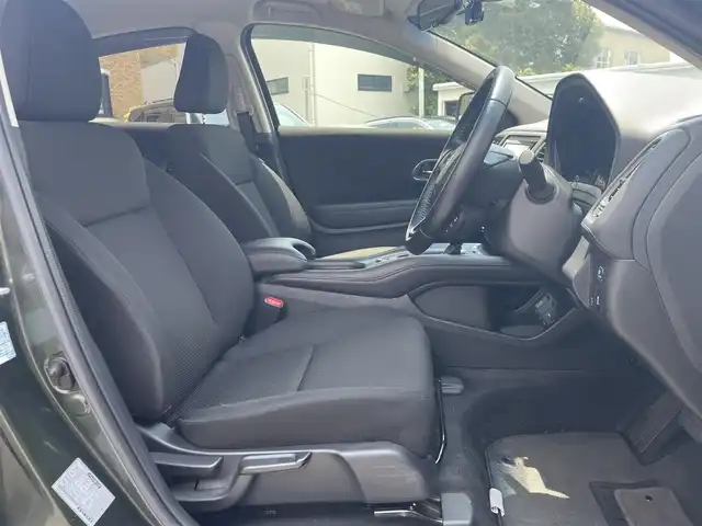 ホンダ ヴェゼル 埼玉県 2017(平29)年 2.8万km ミスティックグリーンパール ワンオーナー/純正ＳＤナビ＆フルセグＴＶ/（ＤＶＤ＆ＣＤ＆ＳＤ＆ＭＳＶ＆ＵＳＢ＆ＢＴ）/バックカメラ/ビルトインＥＴＣ/前後ドライブレコーダー/衝突被害軽減ブレーキ/レーンキープアシスト/標識認識機能/先行車発進通知/レーダークルーズコントロール/革巻ステアリング/ステアリングリモコン/純正１６inアルミホイール/オートライト/ＬＥＤライト/フォグランプ/ウィンカーミラー/オート電動格納ミラー/スマートキー/プッシュスタート/Ｗ＆サイド＆カーテンエアバッグ/横滑り防止装置/ＡＢＳ/ドアバイザー/フロアマット/新車保証書/取扱説明書