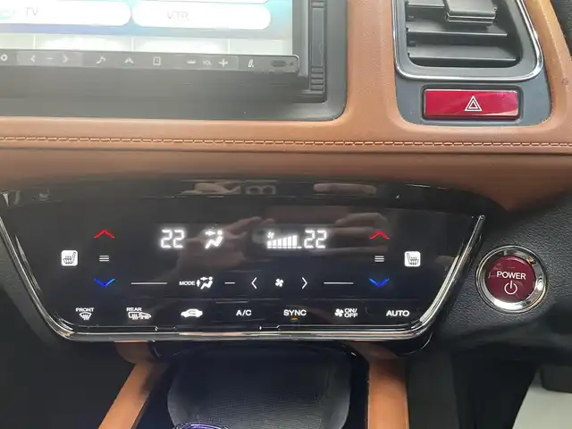 ホンダ ヴェゼル ハイブリッド Z 栃木県 2014(平26)年 14.3万km ミスティックグリーンパール (株)IDOMが運営する【じしゃロン宇都宮店】の自社ローン専用車両になります。こちらは現金またはオートローンご利用時の価格です。自社ローンご希望の方は別途その旨お申付け下さい/社外ナビ/バックカメラ/フルセグ/Ｂｌｕｅｔｏｏｔｈ/ＥＴＣ/クルーズコントロール/パドルシフト/ハーフレザーシート/シートヒーター/ＬＥＤヘッドライト/オートライト/スマートキー
