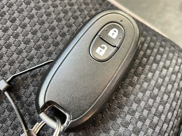 スズキ ラパン X セレクション 長野県 2013(平25)年 5.3万km パールホワイト アイドリングストップ/シートヒーター/プッシュスタート/ETC/純正14インチアルミ/保証書・取説/スペアキー