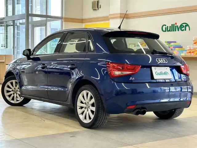 アウディ Ａ１ スポーツバック 1．4TFSI 道央・札幌 2013(平25)年 7.1万km 紺 ・ワンオーナー/・純正ナビ/フルセグTV/DVD/CD/SD/・パドルシフト/・横滑り防止/・ETC/・HID/・プッシュスタート/・スマートキー/・電格ミラー/・ミラーヒーター/・冬タイヤ純正15インチAW積込
