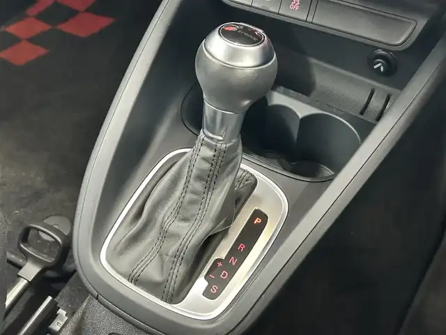 アウディ Ａ１ スポーツバック 1．4TFSI 道央・札幌 2013(平25)年 7.1万km 紺 ・ワンオーナー/・純正ナビ/フルセグTV/DVD/CD/SD/・パドルシフト/・横滑り防止/・ETC/・HID/・プッシュスタート/・スマートキー/・電格ミラー/・ミラーヒーター/・冬タイヤ純正15インチAW積込
