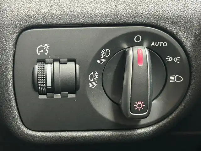 アウディ Ａ１ スポーツバック 1．4TFSI 道央・札幌 2013(平25)年 7.1万km 紺 ・ワンオーナー/・純正ナビ/フルセグTV/DVD/CD/SD/・パドルシフト/・横滑り防止/・ETC/・HID/・プッシュスタート/・スマートキー/・電格ミラー/・ミラーヒーター/・冬タイヤ純正15インチAW積込