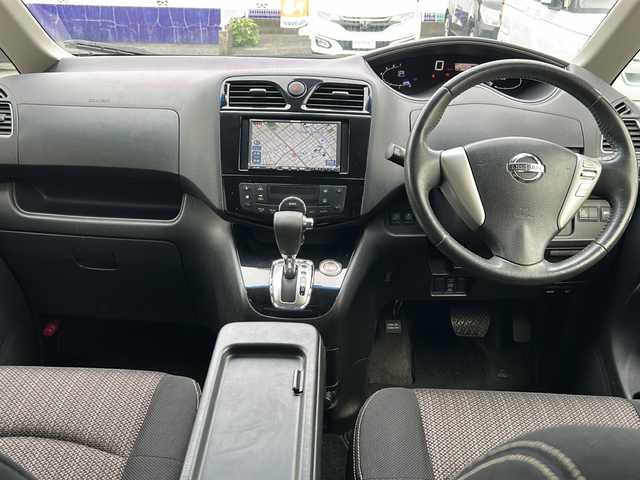 日産 セレナ ハイウェイスター Sハイブリッド 埼玉県 2014(平26)年 12.6万km ブリリアントホワイトパール エマージェンシーブレーキ/社外ナビ/　　CD/DVD/iPod/フルセグTV/バックカメラ/左側パワースライドドア/クルーズコントロール/HIDオートライト/アイドリングストップ/USBポート/ETC