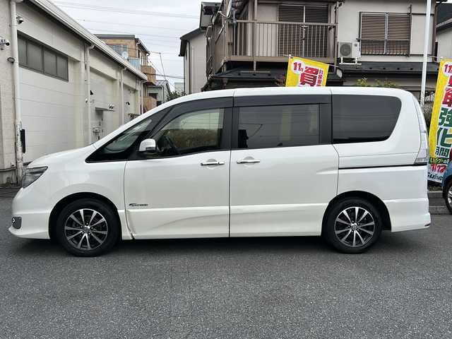 日産 セレナ ハイウェイスター Sハイブリッド 埼玉県 2014(平26)年 12.6万km ブリリアントホワイトパール エマージェンシーブレーキ/社外ナビ/　　CD/DVD/iPod/フルセグTV/バックカメラ/左側パワースライドドア/クルーズコントロール/HIDオートライト/アイドリングストップ/USBポート/ETC