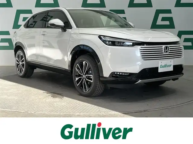 ホンダ ヴェゼル ハイブリッド e:HEV Z 鹿児島県 2025(令7)年 0.1千km プラチナホワイトパール 登録未使用車/バックカメラ/Honda CONNECTディスプレー/　・Bluetooth接続/　・AppleCarplay/　・AndroidAuto/　・フルセグTV/ブラインドスポットモニター/ETC2.0車載器/ワイヤレス充電器/電動格納ミラー/本革巻きステアリング/電動パーキングブレーキ/ブレーキホールド/Honda SENSING/　・前方後方誤発進抑制/　・先行車発進お知らせ