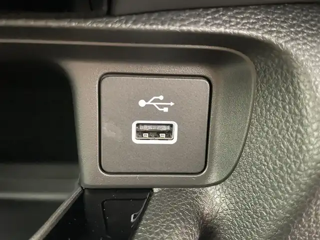 ホンダ ヴェゼル ハイブリッド e:HEV Z 鹿児島県 2025(令7)年 0.1千km プラチナホワイトパール 登録未使用車/バックカメラ/Honda CONNECTディスプレー/　・Bluetooth接続/　・AppleCarplay/　・AndroidAuto/　・フルセグTV/ブラインドスポットモニター/ETC2.0車載器/ワイヤレス充電器/電動格納ミラー/本革巻きステアリング/電動パーキングブレーキ/ブレーキホールド/Honda SENSING/　・前方後方誤発進抑制/　・先行車発進お知らせ