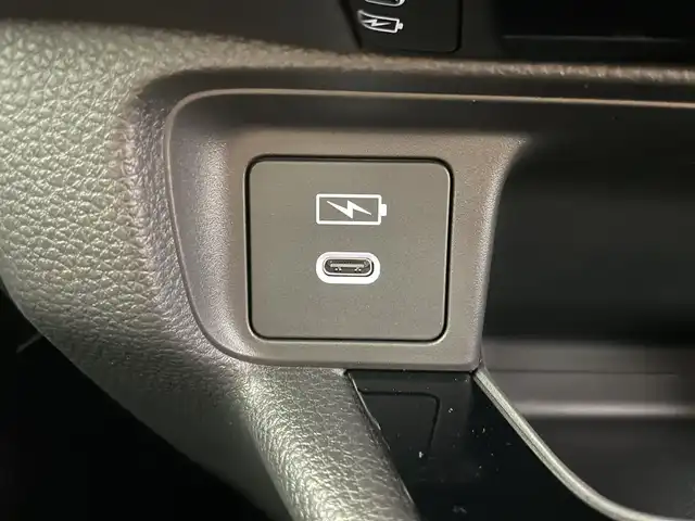 ホンダ ヴェゼル ハイブリッド e:HEV Z 鹿児島県 2025(令7)年 0.1千km プラチナホワイトパール 登録未使用車/バックカメラ/Honda CONNECTディスプレー/　・Bluetooth接続/　・AppleCarplay/　・AndroidAuto/　・フルセグTV/ブラインドスポットモニター/ETC2.0車載器/ワイヤレス充電器/電動格納ミラー/本革巻きステアリング/電動パーキングブレーキ/ブレーキホールド/Honda SENSING/　・前方後方誤発進抑制/　・先行車発進お知らせ