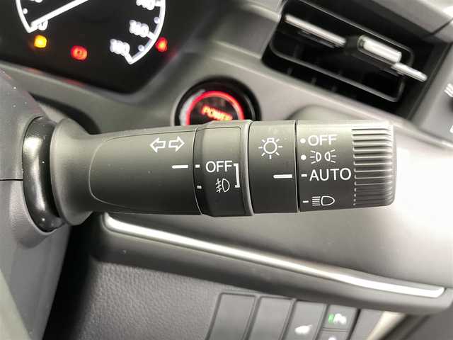 ホンダ ヴェゼル ハイブリッド e:HEV Z 鹿児島県 2025(令7)年 0.1千km プラチナホワイトパール 登録未使用車/バックカメラ/Honda CONNECTディスプレー/　・Bluetooth接続/　・AppleCarplay/　・AndroidAuto/　・フルセグTV/ブラインドスポットモニター/ETC2.0車載器/ワイヤレス充電器/電動格納ミラー/本革巻きステアリング/電動パーキングブレーキ/ブレーキホールド/Honda SENSING/　・前方後方誤発進抑制/　・先行車発進お知らせ