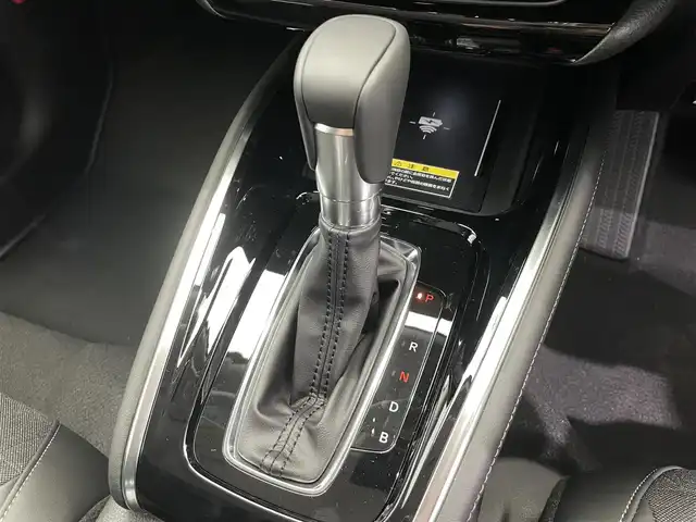 ホンダ ヴェゼル ハイブリッド e:HEV Z 鹿児島県 2025(令7)年 0.1千km プラチナホワイトパール 登録未使用車/バックカメラ/Honda CONNECTディスプレー/　・Bluetooth接続/　・AppleCarplay/　・AndroidAuto/　・フルセグTV/ブラインドスポットモニター/ETC2.0車載器/ワイヤレス充電器/電動格納ミラー/本革巻きステアリング/電動パーキングブレーキ/ブレーキホールド/Honda SENSING/　・前方後方誤発進抑制/　・先行車発進お知らせ