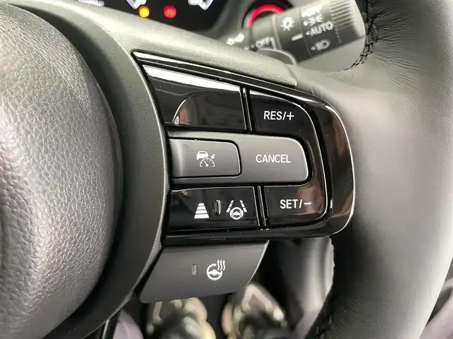 ホンダ ヴェゼル ハイブリッド e:HEV Z 鹿児島県 2025(令7)年 0.1千km プラチナホワイトパール 登録未使用車/バックカメラ/Honda CONNECTディスプレー/　・Bluetooth接続/　・AppleCarplay/　・AndroidAuto/　・フルセグTV/ブラインドスポットモニター/ETC2.0車載器/ワイヤレス充電器/電動格納ミラー/本革巻きステアリング/電動パーキングブレーキ/ブレーキホールド/Honda SENSING/　・前方後方誤発進抑制/　・先行車発進お知らせ