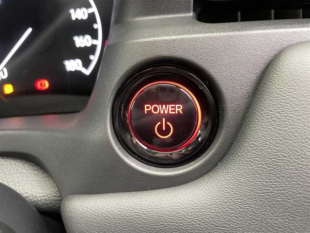 ホンダ ヴェゼル ハイブリッド e:HEV Z 鹿児島県 2025(令7)年 0.1千km プラチナホワイトパール 登録未使用車/バックカメラ/Honda CONNECTディスプレー/　・Bluetooth接続/　・AppleCarplay/　・AndroidAuto/　・フルセグTV/ブラインドスポットモニター/ETC2.0車載器/ワイヤレス充電器/電動格納ミラー/本革巻きステアリング/電動パーキングブレーキ/ブレーキホールド/Honda SENSING/　・前方後方誤発進抑制/　・先行車発進お知らせ