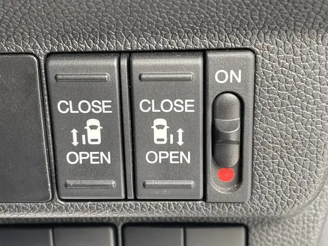 ホンダ フリード ハイブリット G ホンダセンシング 福岡県 2020(令2)年 1.7万km プラチナホワイトパール 純正7型SDナビ(フルセグTV/CD/DVD/BT)/バックカメラ/ホンダセンシング/コーナーセンサー(後方)/両側パワスラ/レーダークルコン/前後ドラレコ/ETC/シートヒーター/純正LEDヘッドライト/純正15インチアルミホイール/純正フロアマット/USBポート/スマートキー/プッシュスタート