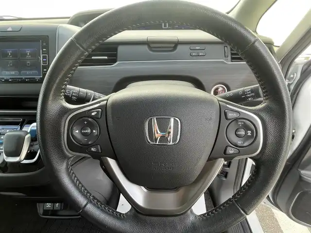 ホンダ フリード ハイブリット G ホンダセンシング 福岡県 2020(令2)年 1.7万km プラチナホワイトパール 純正7型SDナビ(フルセグTV/CD/DVD/BT)/バックカメラ/ホンダセンシング/コーナーセンサー(後方)/両側パワスラ/レーダークルコン/前後ドラレコ/ETC/シートヒーター/純正LEDヘッドライト/純正15インチアルミホイール/純正フロアマット/USBポート/スマートキー/プッシュスタート