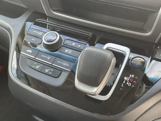 ホンダ フリード ハイブリット G ホンダセンシング 福岡県 2020(令2)年 1.7万km プラチナホワイトパール 純正7型SDナビ(フルセグTV/CD/DVD/BT)/バックカメラ/ホンダセンシング/コーナーセンサー(後方)/両側パワスラ/レーダークルコン/前後ドラレコ/ETC/シートヒーター/純正LEDヘッドライト/純正15インチアルミホイール/純正フロアマット/USBポート/スマートキー/プッシュスタート