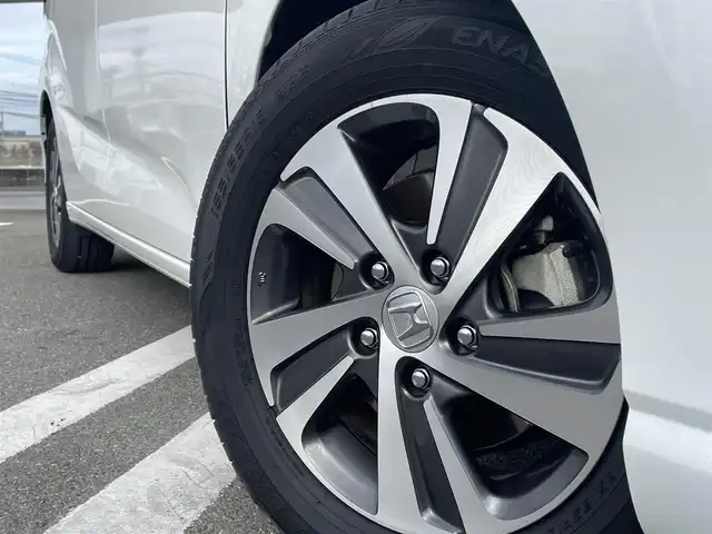 ホンダ フリード ハイブリット G ホンダセンシング 福岡県 2020(令2)年 1.7万km プラチナホワイトパール 純正7型SDナビ(フルセグTV/CD/DVD/BT)/バックカメラ/ホンダセンシング/コーナーセンサー(後方)/両側パワスラ/レーダークルコン/前後ドラレコ/ETC/シートヒーター/純正LEDヘッドライト/純正15インチアルミホイール/純正フロアマット/USBポート/スマートキー/プッシュスタート