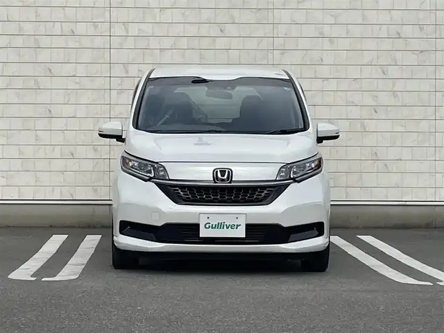 ホンダ フリード ハイブリット G ホンダセンシング 福岡県 2020(令2)年 1.7万km プラチナホワイトパール 純正7型SDナビ(フルセグTV/CD/DVD/BT)/バックカメラ/ホンダセンシング/コーナーセンサー(後方)/両側パワスラ/レーダークルコン/前後ドラレコ/ETC/シートヒーター/純正LEDヘッドライト/純正15インチアルミホイール/純正フロアマット/USBポート/スマートキー/プッシュスタート