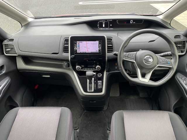 日産 セレナ ハイウェイスター プロパイロットED 茨城県 2017(平29)年 2.9万km マルーンレッド 2トーン 純正ナビ　/衝突軽減システム　/フリップダウンモニター　/両側パワースライドドア　/バックカメラ　/コーナーセンサー前後　/ＬＥＤヘッドライト　/ドライブレコーダー　/アイドリングストップ　/電動格納ミラー　/ＥＴＣ