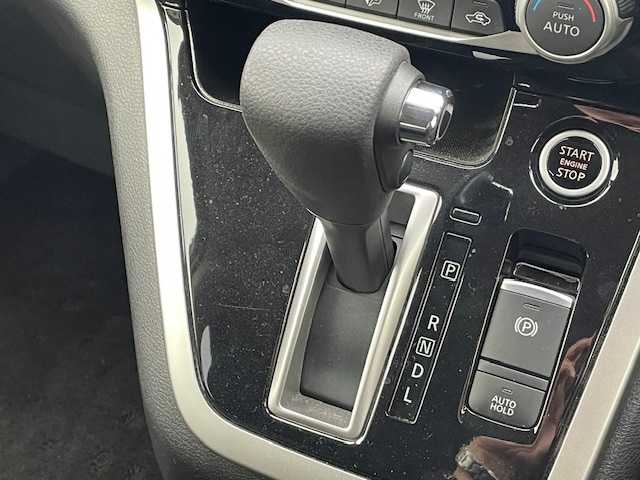 日産 セレナ ハイウェイスター プロパイロットED 茨城県 2017(平29)年 2.9万km マルーンレッド 2トーン 純正ナビ　/衝突軽減システム　/フリップダウンモニター　/両側パワースライドドア　/バックカメラ　/コーナーセンサー前後　/ＬＥＤヘッドライト　/ドライブレコーダー　/アイドリングストップ　/電動格納ミラー　/ＥＴＣ