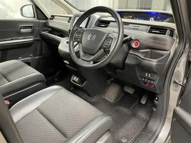 ホンダ フリード＋ G 滋賀県 2024(令6)年 3.6万km スーパープラチナグレーメタリック 社外ナビ/CD/DVD/USB/Bluetooth/バックカメラ/両側パワースライドドア/ホンダセンシング/LEDヘッドライト/オートライト/ビルトインETC/ハーフレザーシート/D/N席シートヒーター/ドアバイザー/プッシュスタート/スマートキー