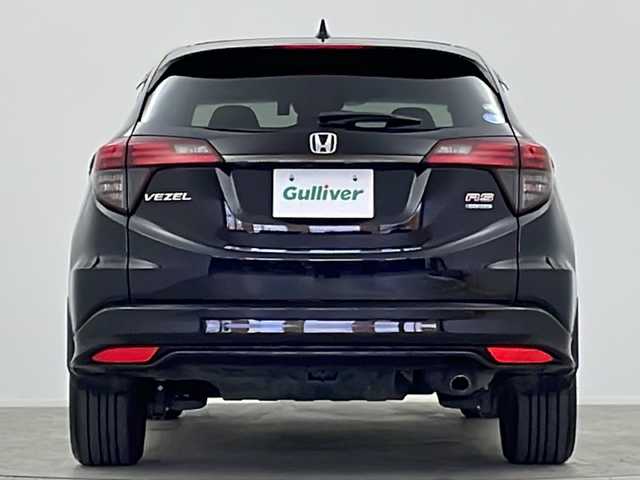 ホンダ ヴェゼル ハイブリッド RS ホンダセンシング 大阪府 2018(平30)年 6.3万km クリスタルブラックパール ワンオーナー/純正８型ナビ(フルセグTV/AM/FM/CD/DVD/HDMI/BT/USB)/バックカメラ/ＥＴＣ/前方ドライブレコーダー/ホンダセンシング/・衝突軽減ブレーキ/・誤発信抑制機能/・歩行者事故低減ステアリング/・路外逸脱抑制機能/・アダプティブ・クルーズ・コントロール/・車線維持支援システム/・先行者発信お知らせ機能/・標識認識機能/アイドリングストップ/オートライト/盗難防止装置/ハーフレザー/シートヒーター/スマートキー/スペアキー/純正ＡＷ/純正フロアマット