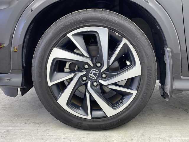 ホンダ ヴェゼル ハイブリッド RS ホンダセンシング 大阪府 2018(平30)年 6.3万km クリスタルブラックパール ワンオーナー/純正８型ナビ(フルセグTV/AM/FM/CD/DVD/HDMI/BT/USB)/バックカメラ/ＥＴＣ/前方ドライブレコーダー/ホンダセンシング/・衝突軽減ブレーキ/・誤発信抑制機能/・歩行者事故低減ステアリング/・路外逸脱抑制機能/・アダプティブ・クルーズ・コントロール/・車線維持支援システム/・先行者発信お知らせ機能/・標識認識機能/アイドリングストップ/オートライト/盗難防止装置/ハーフレザー/シートヒーター/スマートキー/スペアキー/純正ＡＷ/純正フロアマット