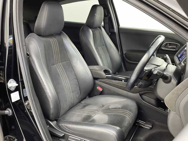 ホンダ ヴェゼル ハイブリッド RS ホンダセンシング 大阪府 2018(平30)年 6.3万km クリスタルブラックパール ワンオーナー/純正８型ナビ(フルセグTV/AM/FM/CD/DVD/HDMI/BT/USB)/バックカメラ/ＥＴＣ/前方ドライブレコーダー/ホンダセンシング/・衝突軽減ブレーキ/・誤発信抑制機能/・歩行者事故低減ステアリング/・路外逸脱抑制機能/・アダプティブ・クルーズ・コントロール/・車線維持支援システム/・先行者発信お知らせ機能/・標識認識機能/アイドリングストップ/オートライト/盗難防止装置/ハーフレザー/シートヒーター/スマートキー/スペアキー/純正ＡＷ/純正フロアマット