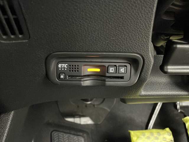 ホンダ ヴェゼル ハイブリッド RS ホンダセンシング 大阪府 2018(平30)年 6.3万km クリスタルブラックパール ワンオーナー/純正８型ナビ(フルセグTV/AM/FM/CD/DVD/HDMI/BT/USB)/バックカメラ/ＥＴＣ/前方ドライブレコーダー/ホンダセンシング/・衝突軽減ブレーキ/・誤発信抑制機能/・歩行者事故低減ステアリング/・路外逸脱抑制機能/・アダプティブ・クルーズ・コントロール/・車線維持支援システム/・先行者発信お知らせ機能/・標識認識機能/アイドリングストップ/オートライト/盗難防止装置/ハーフレザー/シートヒーター/スマートキー/スペアキー/純正ＡＷ/純正フロアマット