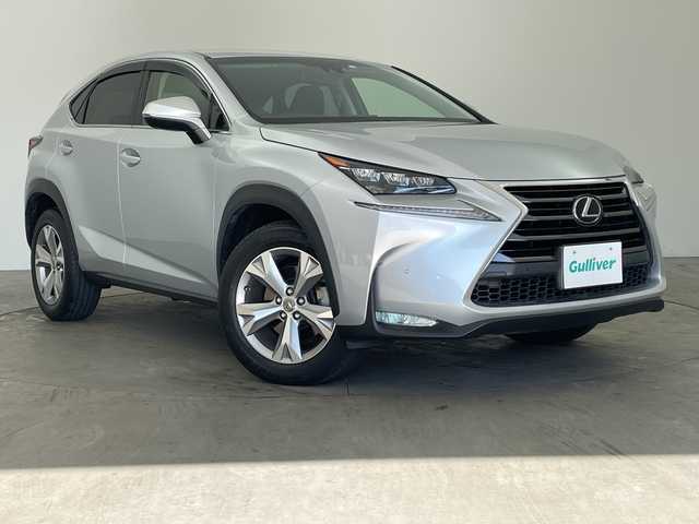 レクサス ＮＸ 200t バージョンL 兵庫県 2016(平28)年 4.7万km プラチナムシルバーメタリック ・プリクラッシュセーフティ/・レーンディパーチャーアラート/・レーダークルーズコントロール/・ヘッドアップディスプレイ/・純正ナビ/TV/BT/DVD/USB/BD/・バックカメラ/・パワーバックドア/・D席メモリシート/・前席パワーシート/・前席シートヒーター/・前席ベンチレーション/・黒革シート/・ビルトインETC2.0/・コーナーセンサー/・ステアリングヒーター/・ステアリングリモコン/・革巻ステアリング/・パドルシフト/・スマートキー/・プッシュスタート/・3眼LEDヘッドライト/・フォグランプ/・オートライト/・オートビーム/・純正18インチホイール