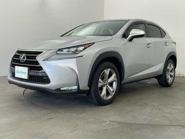 レクサス ＮＸ 200t バージョンL 兵庫県 2016(平28)年 4.7万km プラチナムシルバーメタリック ・プリクラッシュセーフティ/・レーンディパーチャーアラート/・レーダークルーズコントロール/・ヘッドアップディスプレイ/・純正ナビ/TV/BT/DVD/USB/BD/・バックカメラ/・パワーバックドア/・D席メモリシート/・前席パワーシート/・前席シートヒーター/・前席ベンチレーション/・黒革シート/・ビルトインETC2.0/・コーナーセンサー/・ステアリングヒーター/・ステアリングリモコン/・革巻ステアリング/・パドルシフト/・スマートキー/・プッシュスタート/・3眼LEDヘッドライト/・フォグランプ/・オートライト/・オートビーム/・純正18インチホイール