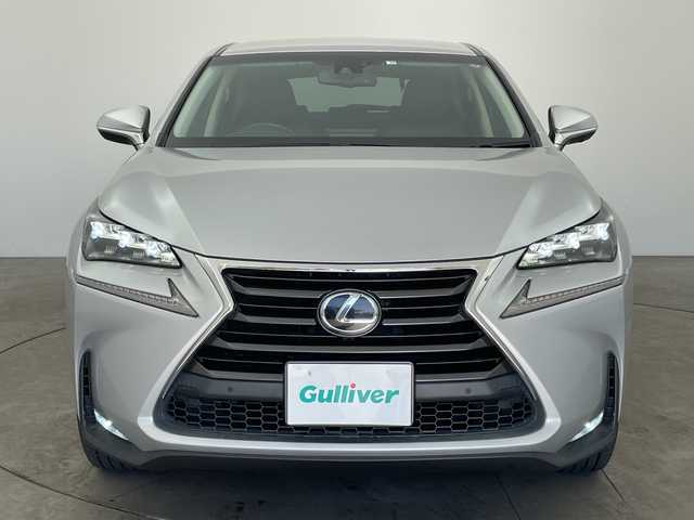レクサス ＮＸ 200t バージョンL 兵庫県 2016(平28)年 4.7万km プラチナムシルバーメタリック ・プリクラッシュセーフティ/・レーンディパーチャーアラート/・レーダークルーズコントロール/・ヘッドアップディスプレイ/・純正ナビ/TV/BT/DVD/USB/BD/・バックカメラ/・パワーバックドア/・D席メモリシート/・前席パワーシート/・前席シートヒーター/・前席ベンチレーション/・黒革シート/・ビルトインETC2.0/・コーナーセンサー/・ステアリングヒーター/・ステアリングリモコン/・革巻ステアリング/・パドルシフト/・スマートキー/・プッシュスタート/・3眼LEDヘッドライト/・フォグランプ/・オートライト/・オートビーム/・純正18インチホイール
