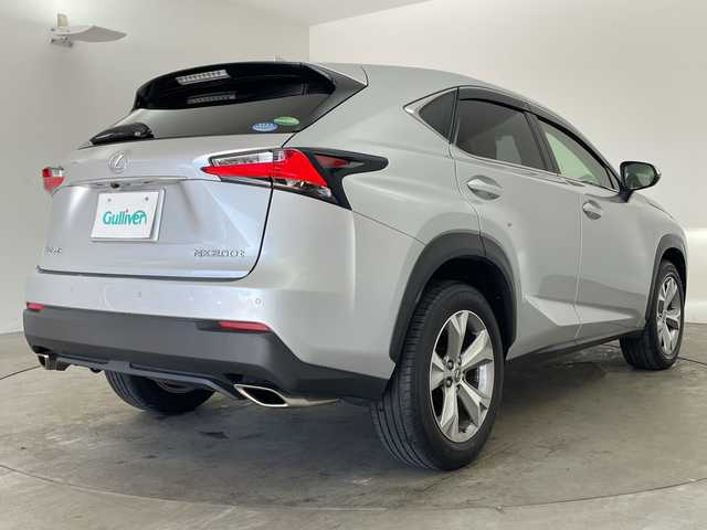 レクサス ＮＸ 200t バージョンL 兵庫県 2016(平28)年 4.7万km プラチナムシルバーメタリック ・プリクラッシュセーフティ/・レーンディパーチャーアラート/・レーダークルーズコントロール/・ヘッドアップディスプレイ/・純正ナビ/TV/BT/DVD/USB/BD/・バックカメラ/・パワーバックドア/・D席メモリシート/・前席パワーシート/・前席シートヒーター/・前席ベンチレーション/・黒革シート/・ビルトインETC2.0/・コーナーセンサー/・ステアリングヒーター/・ステアリングリモコン/・革巻ステアリング/・パドルシフト/・スマートキー/・プッシュスタート/・3眼LEDヘッドライト/・フォグランプ/・オートライト/・オートビーム/・純正18インチホイール